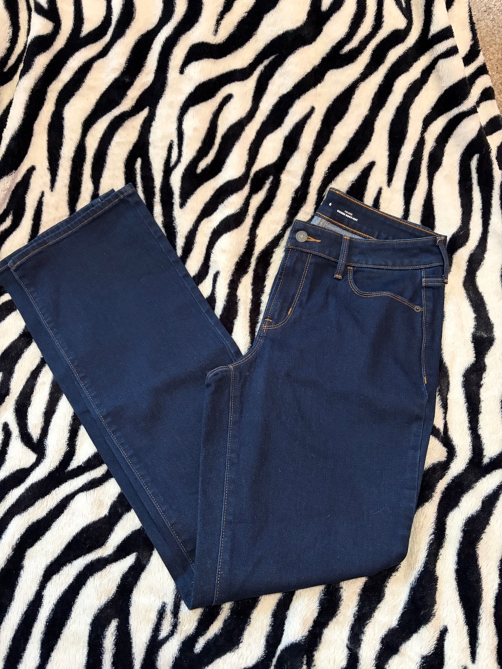 NWOT Old Navy Kicker Boot-Cut mid rise Women’s Dark Blue Jean